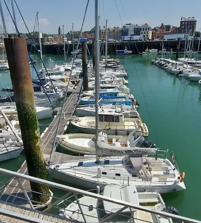 A Dieppe, Vue Et Port, Proche Centre Dieppe